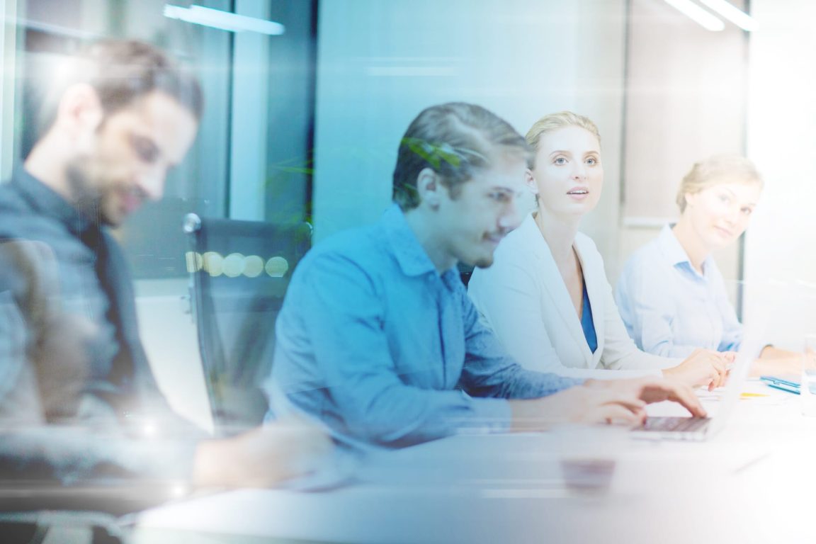 businessman-sitting-front-laptop-with-colleagues-sides_1262-812
