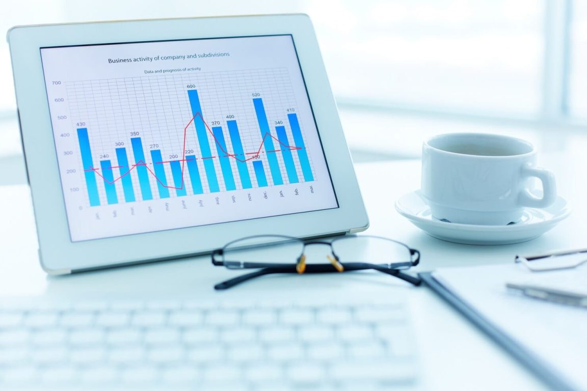 close-up-digital-tablet-with-bar-graph_1098-3523